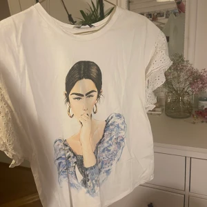 Tröja  - Tröja från Zara i storleken S, 100kr + frakten man själv får stå för💓