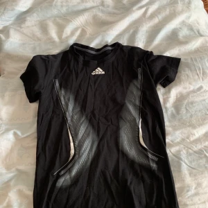 Adidas t shirt  - Adidas T-shirt 