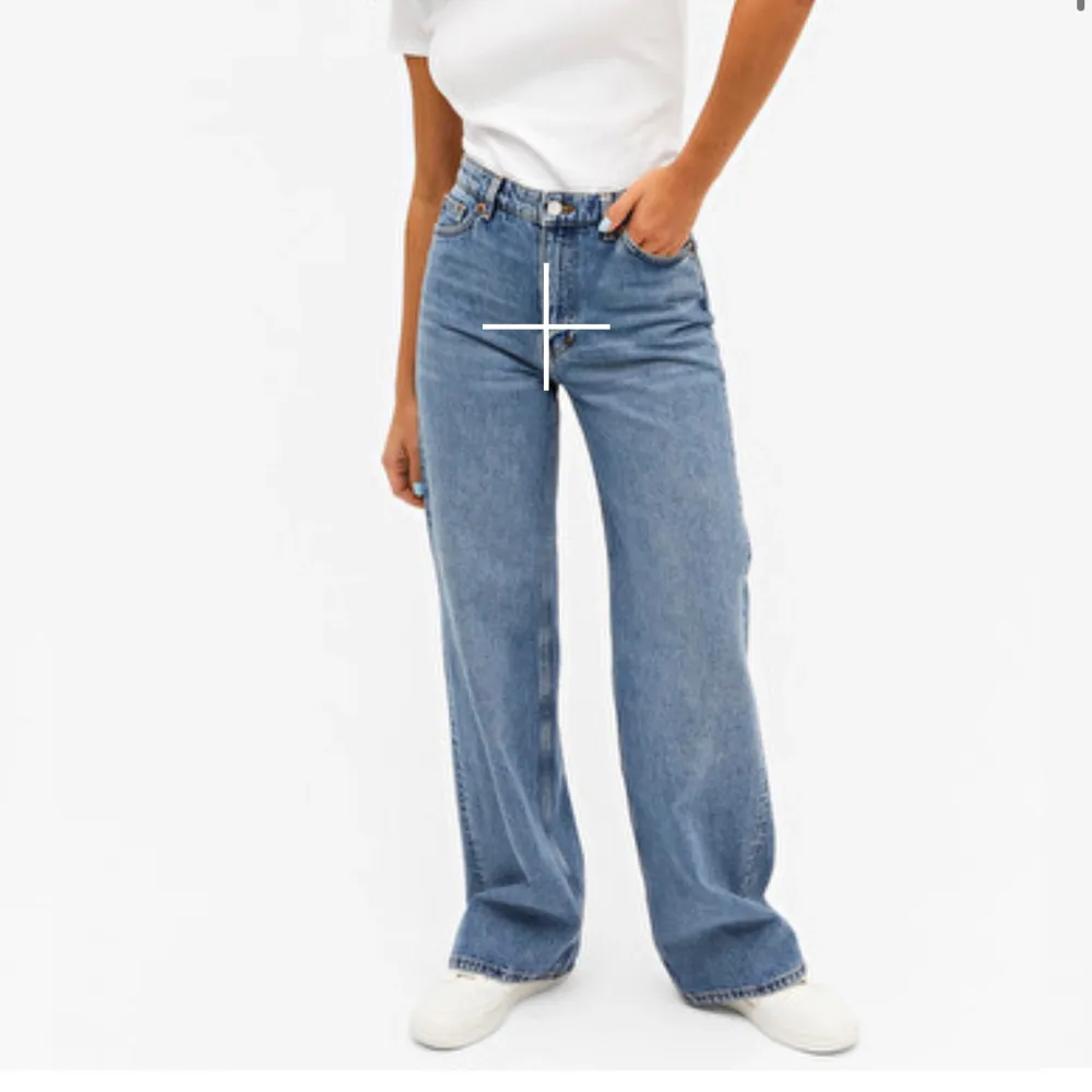 Säljer dessa jeans från monki i storlek 24 passar XS/S💓. Jeans & Byxor.