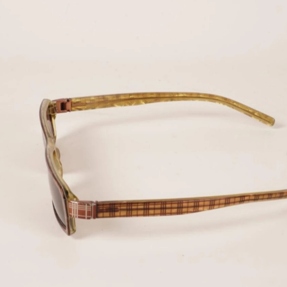 Burberry Solglasögon Unisex  - 90