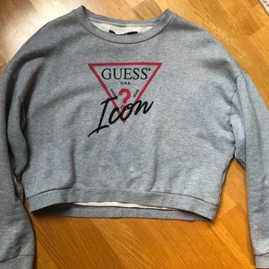 Guess tjocktröja/ sweatshirt nyskick  - Storlek xs, nyskick 