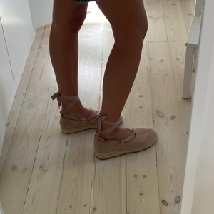 Superfina espandrillos - Så fina espandrillos från &other stories endast använda 2 ggr strl 38