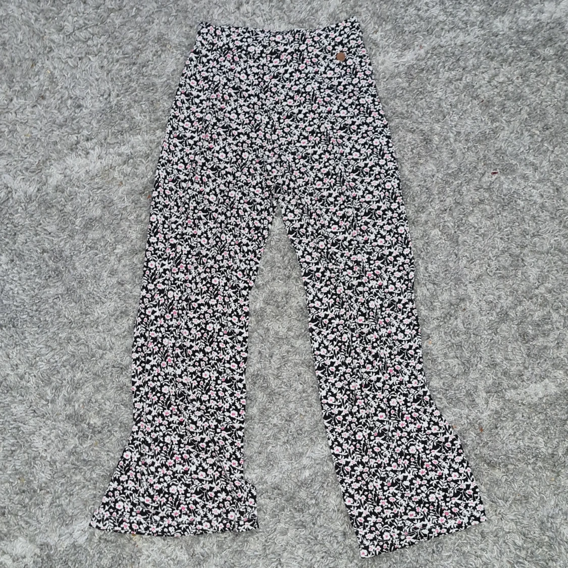 Byxor med blommor 