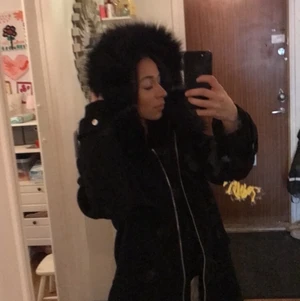 Päls jacka strl s-xs - Hej! Säljer nu min skit snygga päls jacka som jag inte använder, skit fint skick ser helt ny ut, skriv vid intresse!!💗