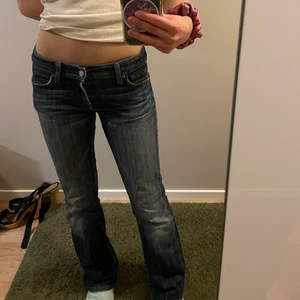 7 for all mankind - nån som vill köpa snälla söta storlek 26. 75 cm innerbenslängd och 80 cm midjemått