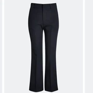 Kostymbyxor från Bikbok - Säljer min kostymbyxor från bikbok i storlek XS. Kom privat för fler bilder. Jag postar inte spårbar!!!! Men priset kan diskuteras ❤️