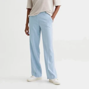 Blåa linnebyxor - Säljer ett par blåa linnebyxor/kostymbyxor som tyvärr var försmå, bara testade. 250+ frakt 💞