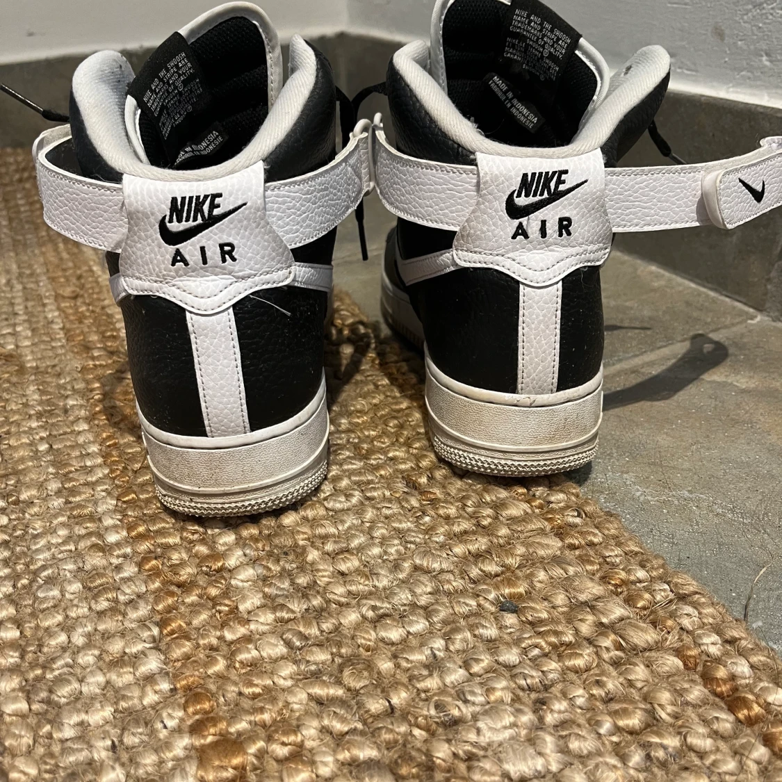 Nike Air Force 1 High '07 (Storlek 43) - 91