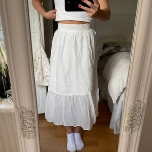 Långkjol - Vit långkjol från hm