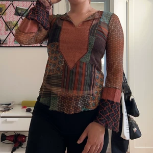 Blus - Säljer denna fina genomskinliga blus! Köpt från Humana, fin sick och aldrig använd.❤️ Säljer på grund av att jag har för mycket kläder