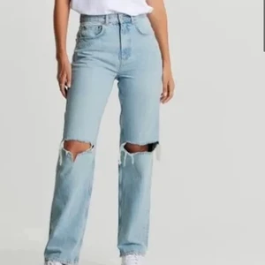 90s jeans  - Säljer mina favoriter som är i storlek 32 men passar stolek 34, pris går att diskutera 