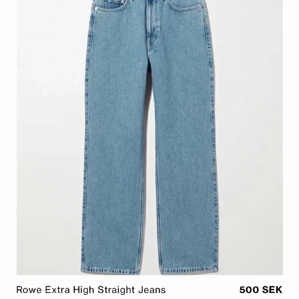 Säljer dess weekday jeans, de är lite uppsydda men på det sättet att de bara är att ta bort den tråden för att den ska återgå till normal längd💓. Jeans & Byxor.