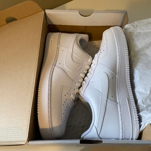 Nike air force 1  -  Nike air force 1 i storlek 45. Helt nya och oanvända 