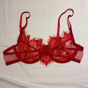 Shein bh - Oanvänd shein bh som jag inte kan ha då den var för liten för min storlek. Superfin röd spets