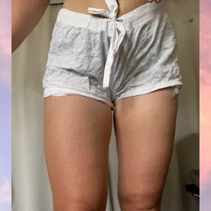 Pyjamasshorts - Pjyamasskorts spets, snarare storlek 38-40. OBS! Cirkapris för frakten, men kan mötas upp i Göteborg, Jönköping och Vetlanda.