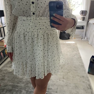 Klänning Zara - Min fina prickiga Zara klänning💕endast använd en gång 