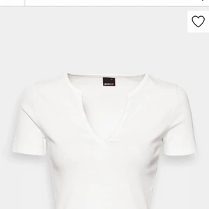 Gina topp - Denna top säljs i st xs. Köptes för 150 säljs för 50. 