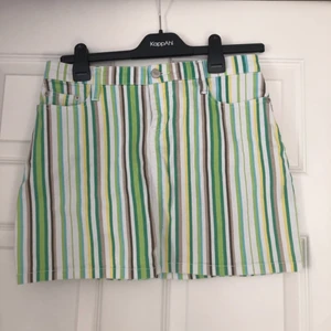 Randig kjol - En av de coolaste kjolarna jag äger, kort snygg och stilren