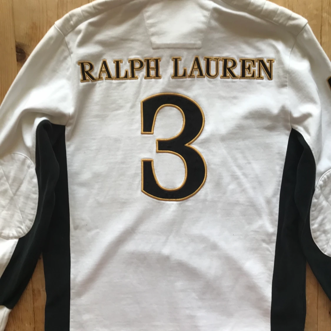 Ralph Lauren Polo pikétröja, vit med detaljer i svart och guld, herr M - 90