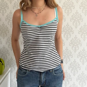 Randig top - Köpt på second men märket är hm. Står stl 40 men känns som xs/s.