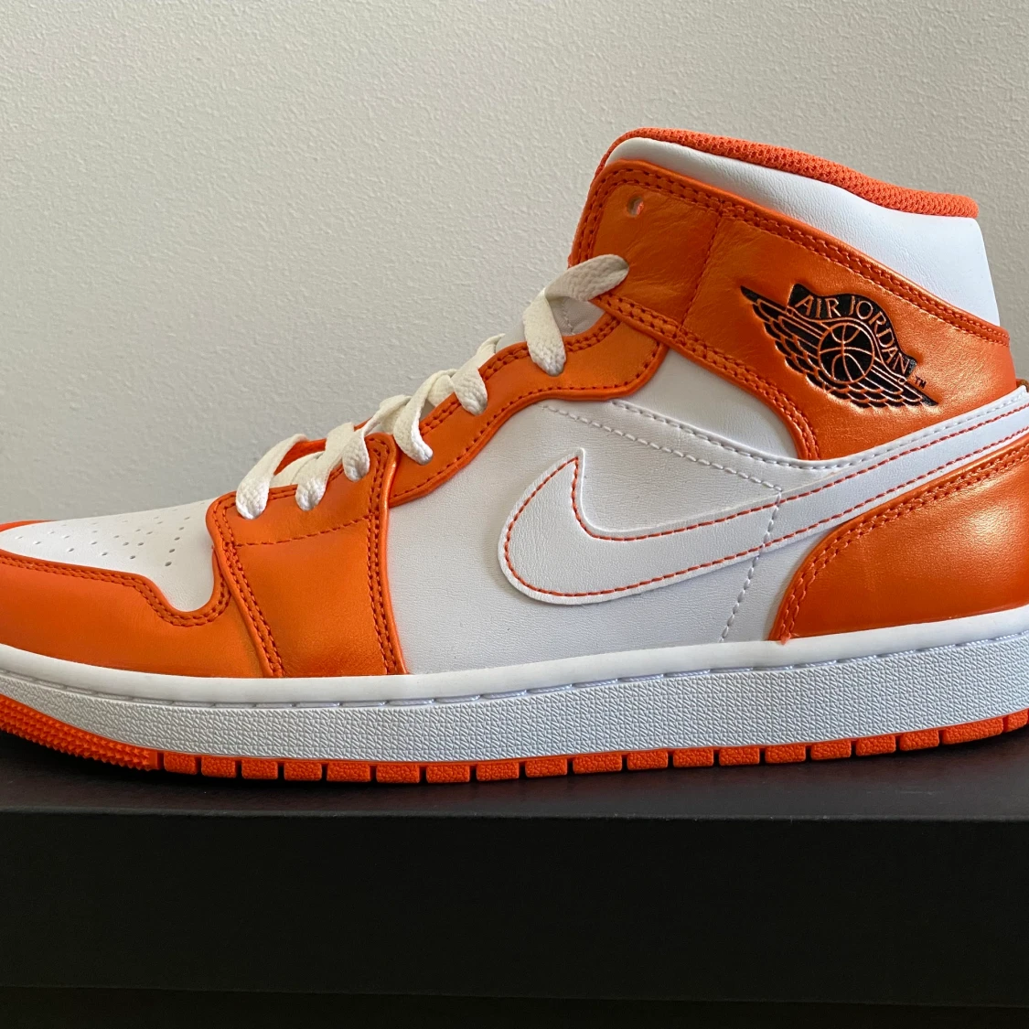 Jordan 1 Mid Electro Orange - 90