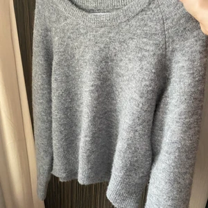 Samsoe tröja - Säljer denna samsoe tröjan 💞💞köpte den för 1200kr💞tröjan är i xxs men passar en xs💞