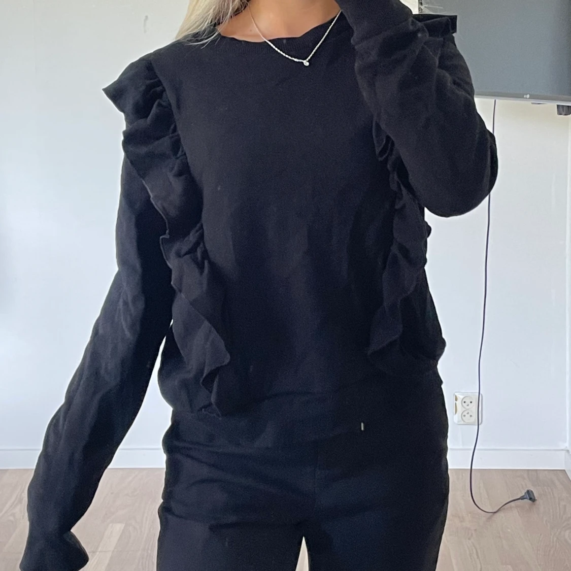 Svart volangtröja - 90