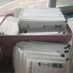 Bubbelplastpåsar! - Säljer massa bubbelplastpåsar/bubbelmailers som jag hade ditt mitt företag som jag slutade med sen men hade dessa kvar det finns små och stora de små kostar 1kr st och de stora kostar 3kr st man kan posta/packa i dem super bra kvalitet!💞🥂❤️