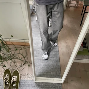 Vintage jeans  - Vintage jeans i smått bootcut lägger sig perfekt över skon, size 34/34  