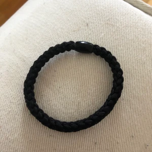 Kknekki - Ett superfint kknekki armband i färgen svart👌🏻 köpt för 99kr köp inte direkt aldrig använt 