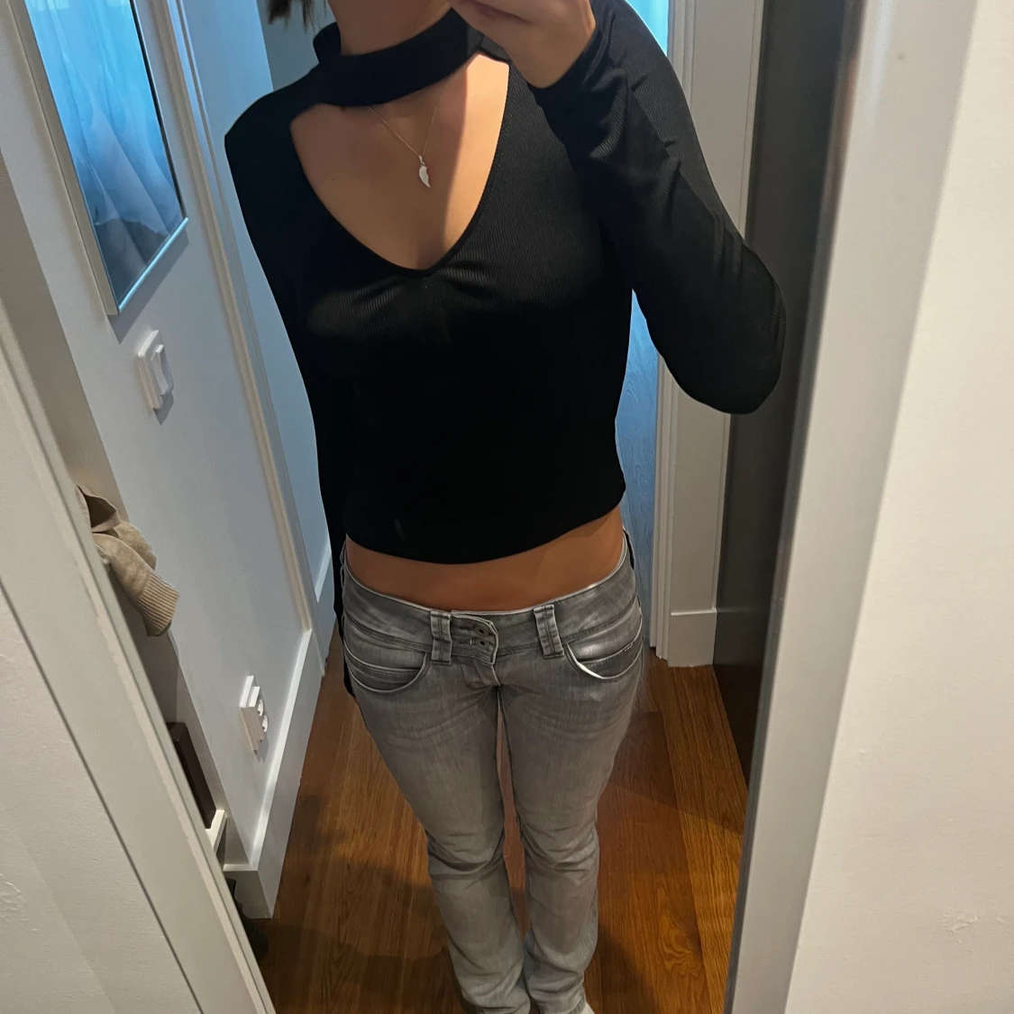 Svart V-ringad tröja Zara