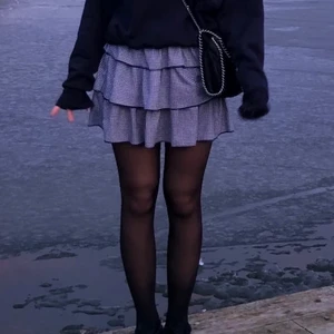 Rutig kjol zara - Säljer denna rutiga kjol från Zara som jag endast använt en gång💙