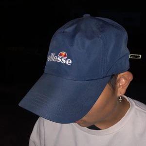 Ellesse keps - Trendig och fet keps från Ellesse. Frakten tillkommer.