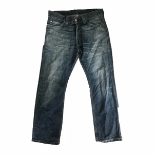 Jeans - Unika levisjeans med tryck nedanför bakre fickan. Köparen står för frakt <3