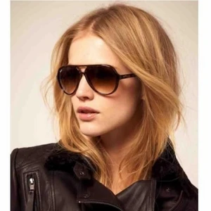 Rayban solglasögon - Snygga svarta solglasögon från Rayban i modellen CATS 5000🖤🖤 Nypris runt 1500 kr