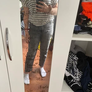 Ginatricot T-shirt! - En randig T-shirt från Gina tricot som är oversize så den passar S-M