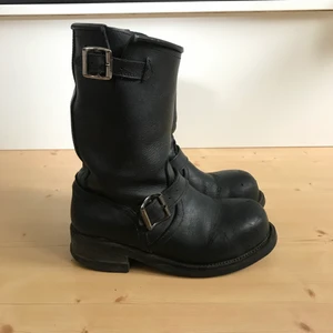 Äkta Primeboots i storlek 36 - Säljer nu dessa äkta Primeboots i storlek 36! De är använda, men har fortfarande mycket kvar att ge. Bekväma och snygga. Köparen står för frakten❤️🥰
