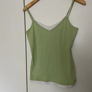 Grönt linne - Fin pastel grön linne från Espirit, passande nu t sommaren o så fin passform mot kroppen