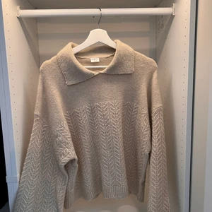 Mysig tröja  - Mjuk beige tröja 