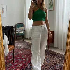 Grön virkad halterneck topp strl S - En grön virkad halterneck topp från Melissa Bentsens kollektion för NA-KD i strl. S. Har aldrig använt och prislappen finns kvar. 