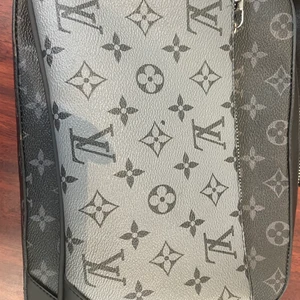 Lv väska  - Lv väska i ny skick.pris kan diskuteras