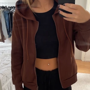 Brun kofta från shein  - Knappt använt, bra skick