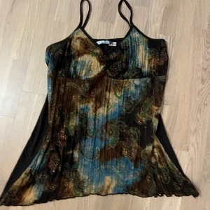 y2k topp/tunika/klänning - supersnygg topp i xxl, själv använde jag den som klänning vilket går lika bra (obs med leggings under, jag är 173 och den var inte så lång på mig). köpt secondhand men är i fint skick.