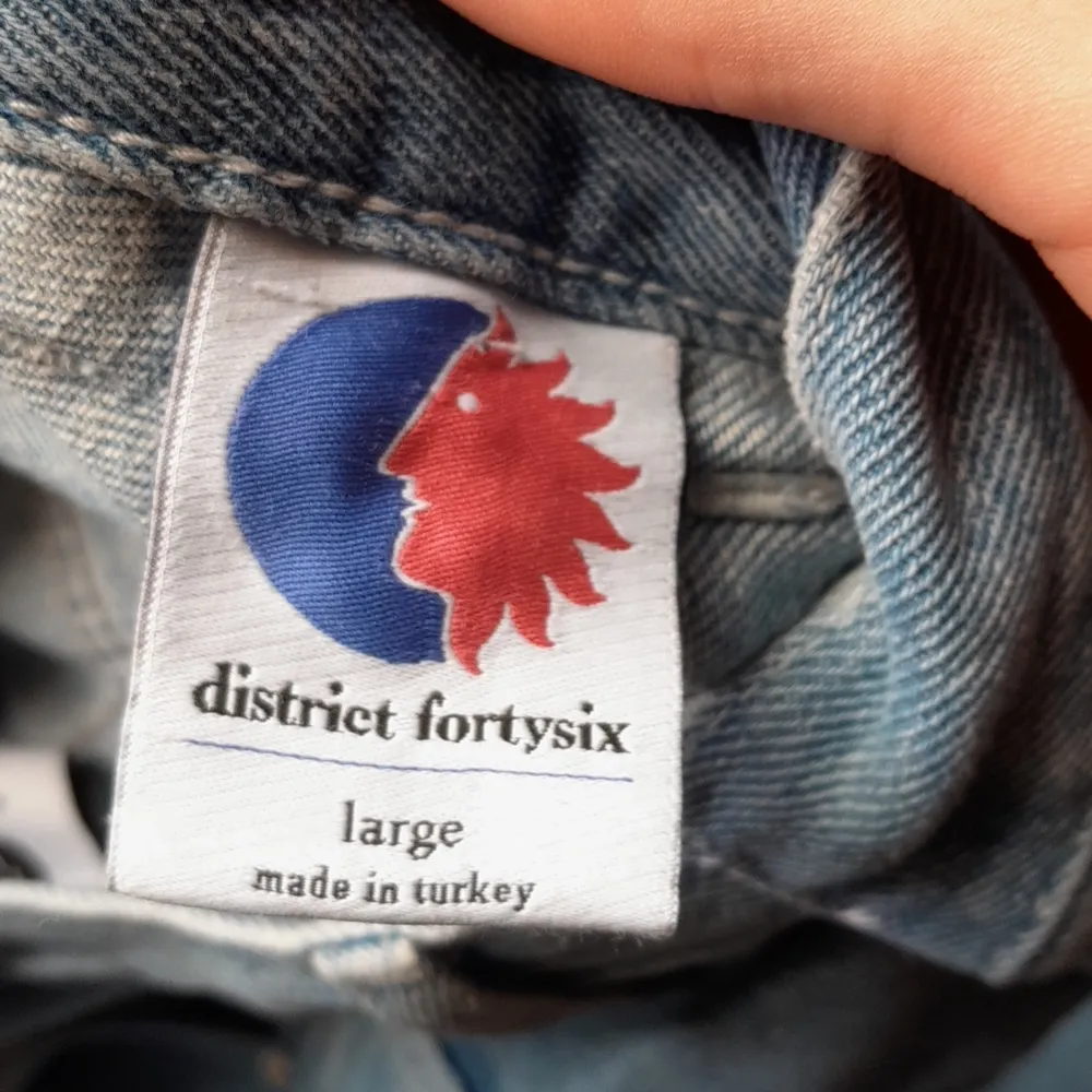 Baggy pants fron junkyard District 46 Storöek Large Nypris runt 1000kr. Farkut & Housut.