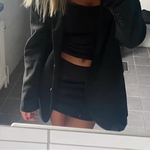 Mini kjol - Slutsåld lågmidjad kjol från Nelly med alla lappar kvar och enbart testad 💗 nypris 329kr