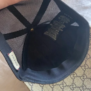 Gucci keps  - Gucci keps säljs nu, gammal modellen lejon beige, grym passform, skick 8/10 