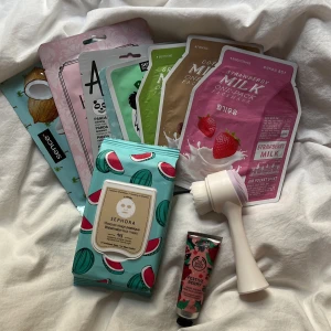 Kit - Hej! Säljer massa ansiktsmasker och lite mer! Om ni har frågor är det bara att skriva! Pris kan diskuteras💗vissa saker kan man köpa separat💗