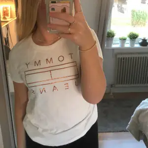 Fin t-shirt från Tommy hilfiger! Köparen står för frakten🤍