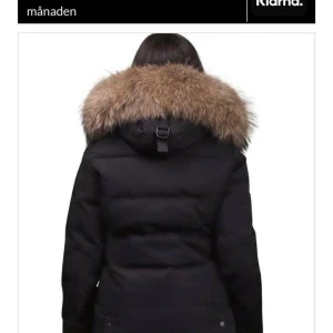 Jacka märket cecion sweden  - Jacka köpt i november strl 42. Superfin med äkta päls. Säljer den nu för att jag gått ner i vikt. Bara haft den några få mån. Nypris 3800:- 