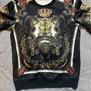 Dolce&Gabbana Tröja - Pris går att diskuteras. Köparen står för frakten. Det går bra att mötas inom Stockholm också